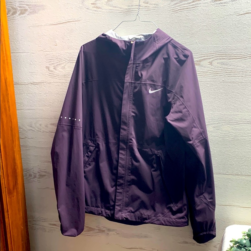 Nike plum zip hooded windbreaker jacket. Vented back size M